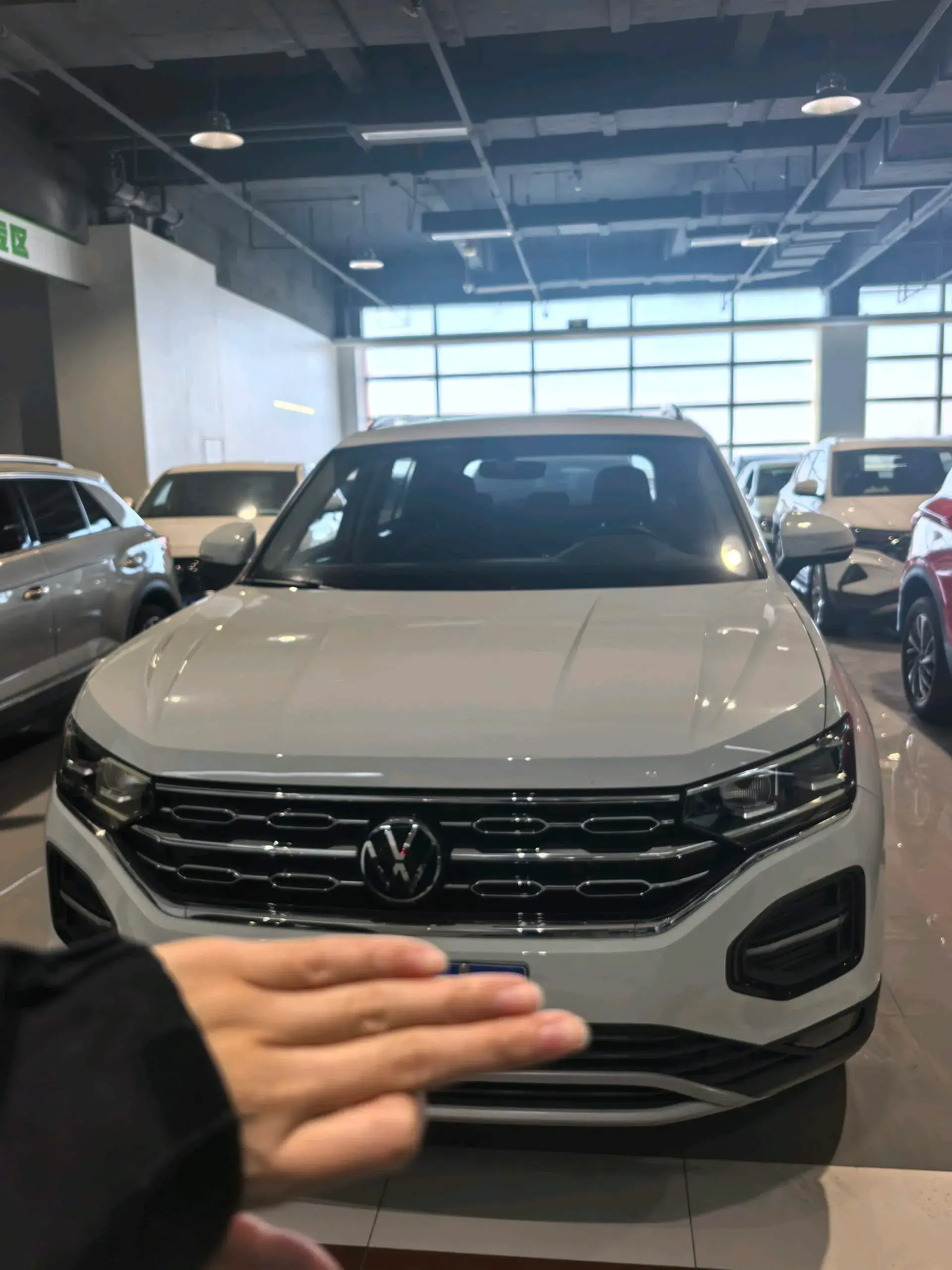 2022 VOLKSWAGEN TAYRON thumbnail 2