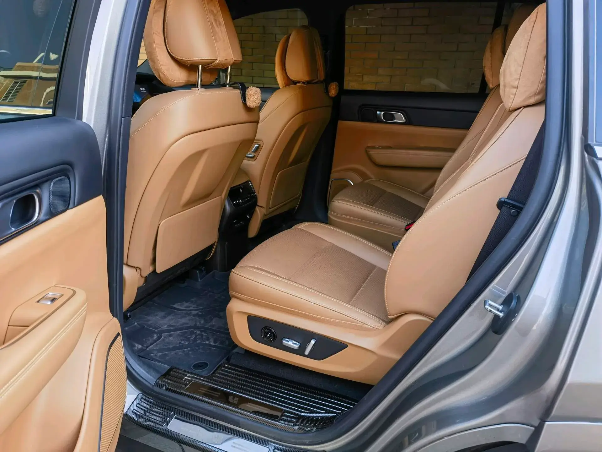 2021 LI ONE thumbnail 3