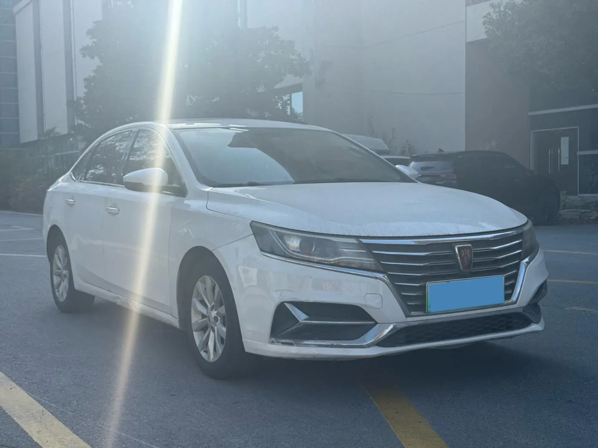 2017 ROEWE I6 thumbnail 3