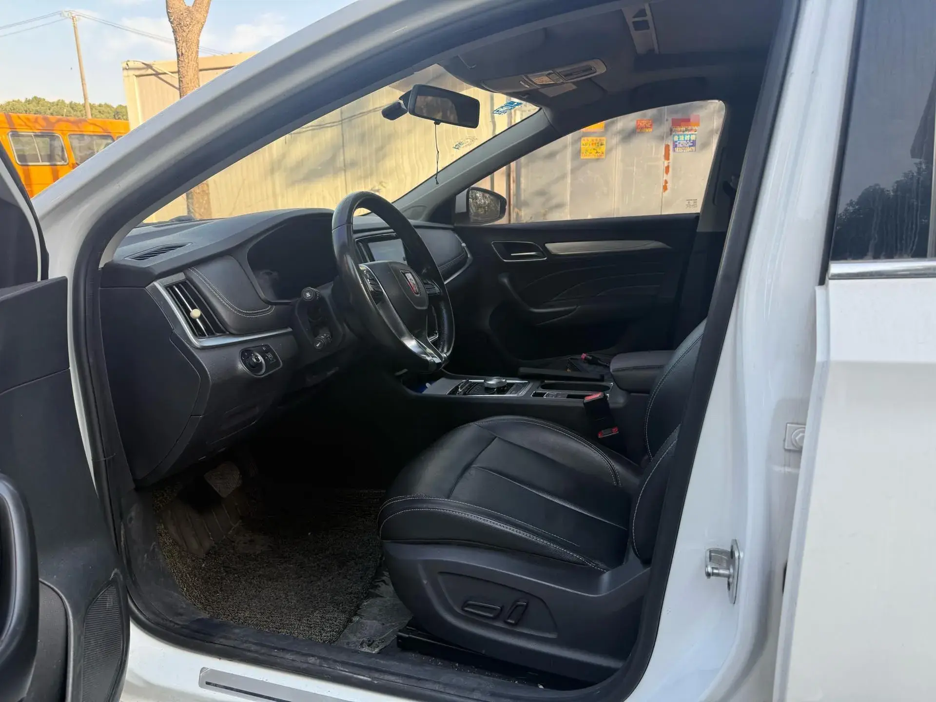 2017 ROEWE I6 thumbnail 4