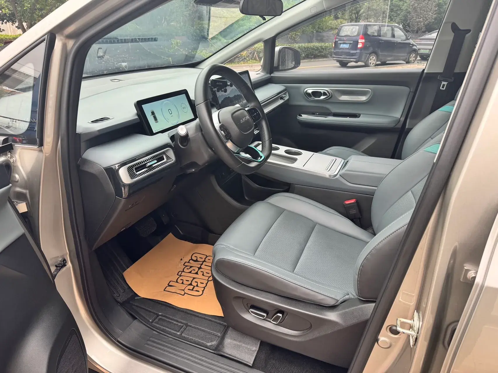 2023 AION Y thumbnail 3