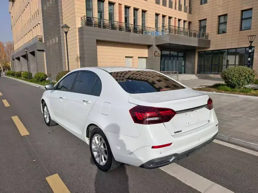 2021 GEELY EMGRAND thumbnail 3