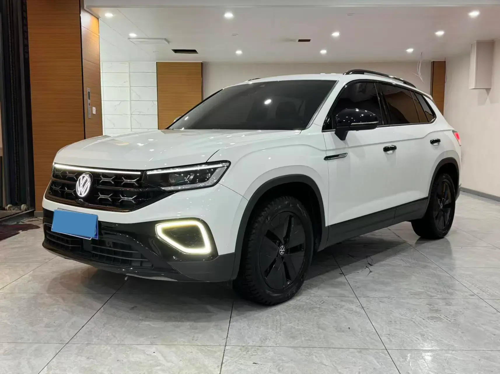 2023 VOLKSWAGEN TAYRON view 1