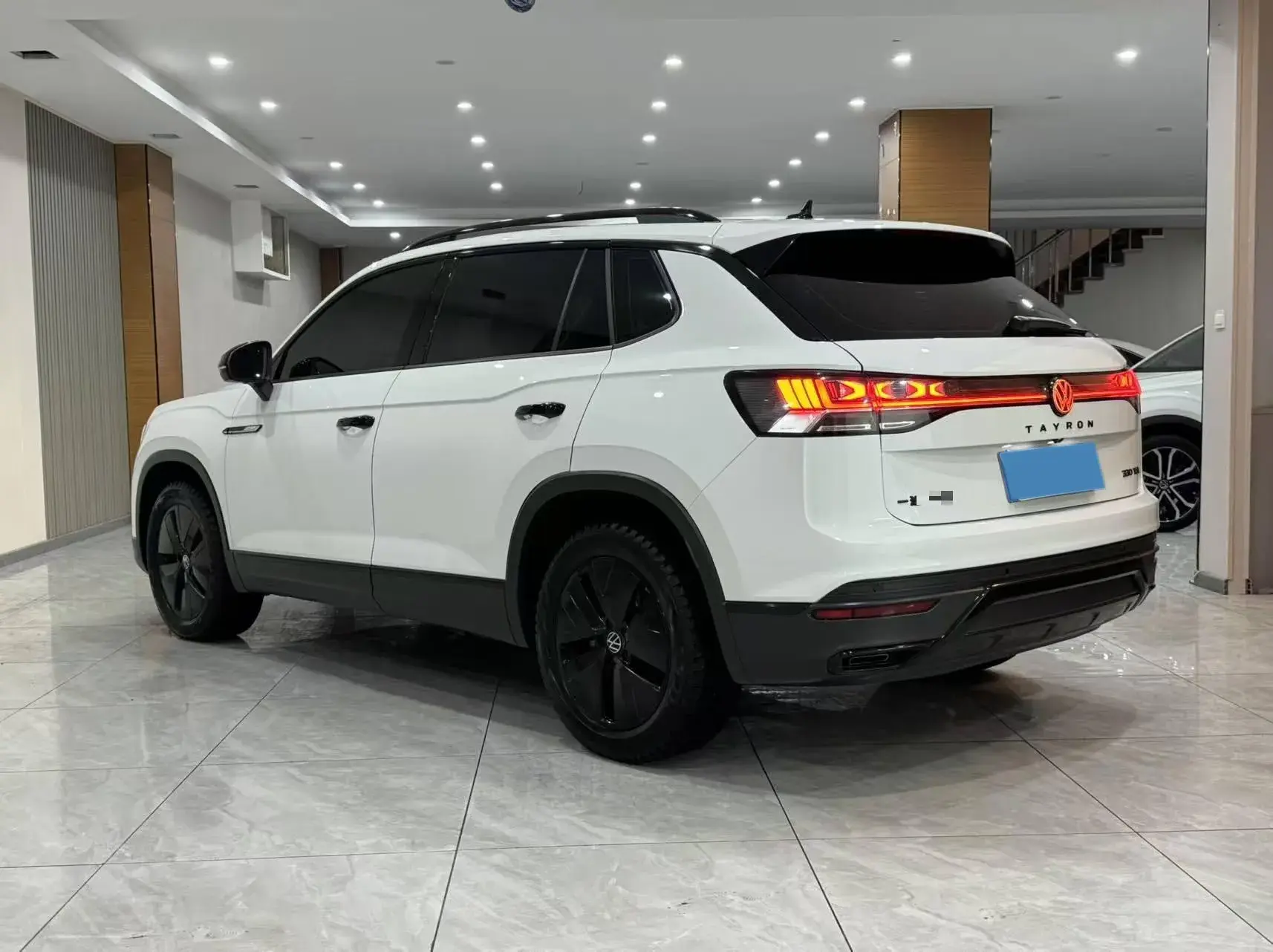 2023 VOLKSWAGEN TAYRON thumbnail 4