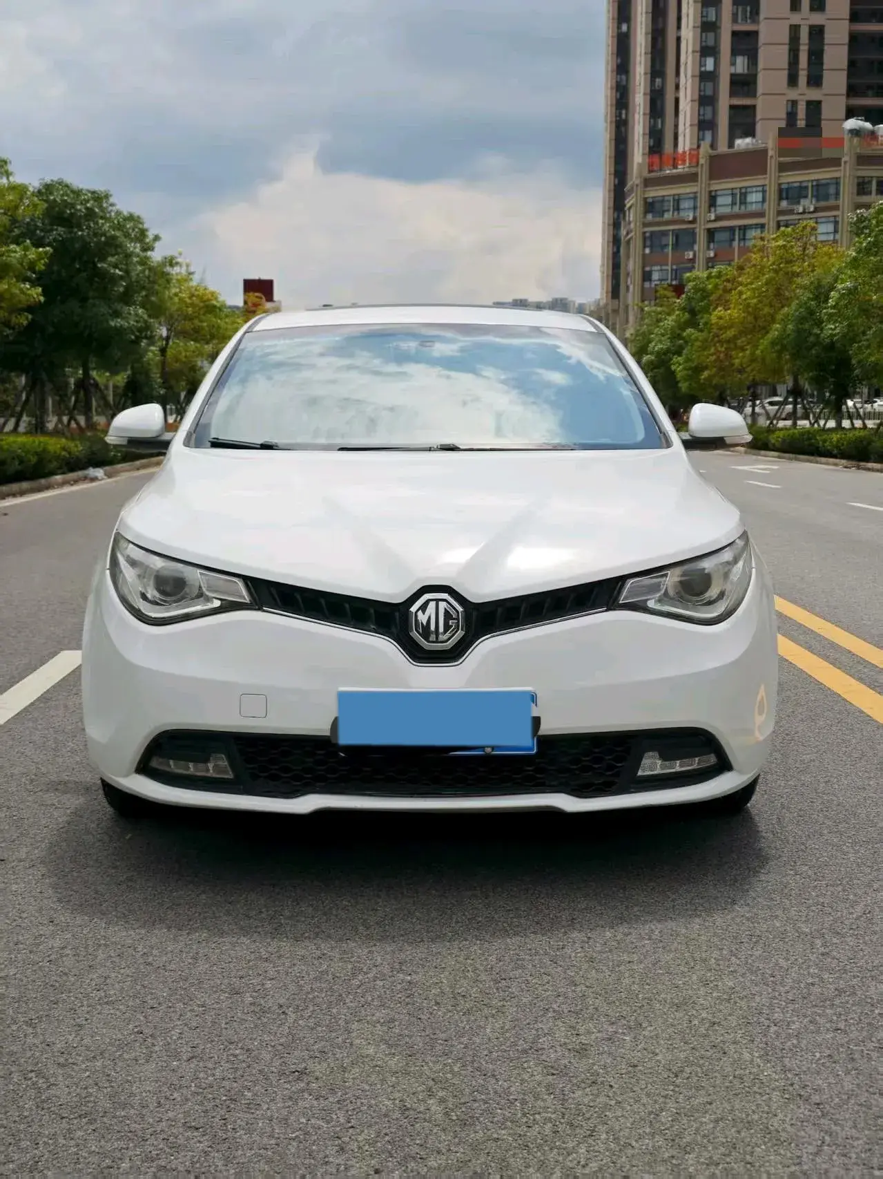 2016 MG GT thumbnail 2