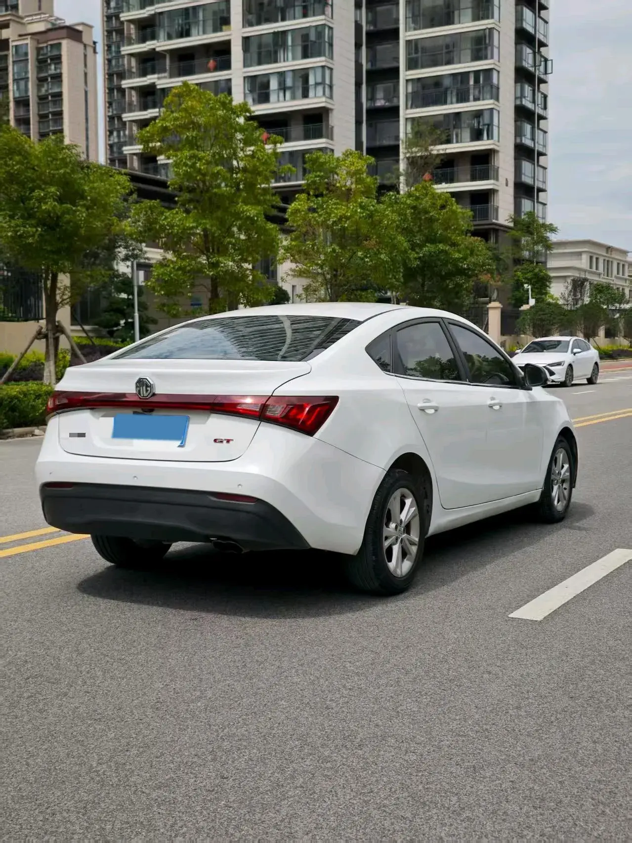 2016 MG GT thumbnail 4