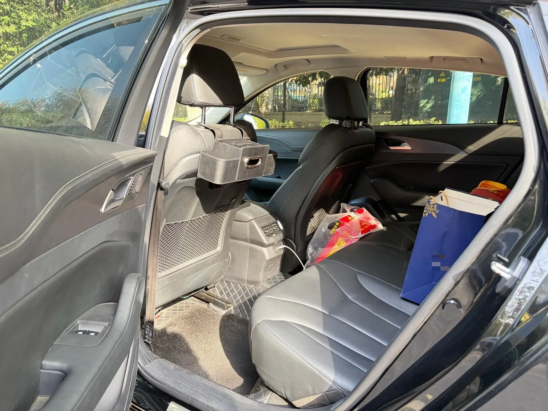 2022 HONGQI H5 thumbnail 4