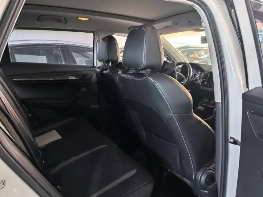 2019 SKODA KAROQ thumbnail 4