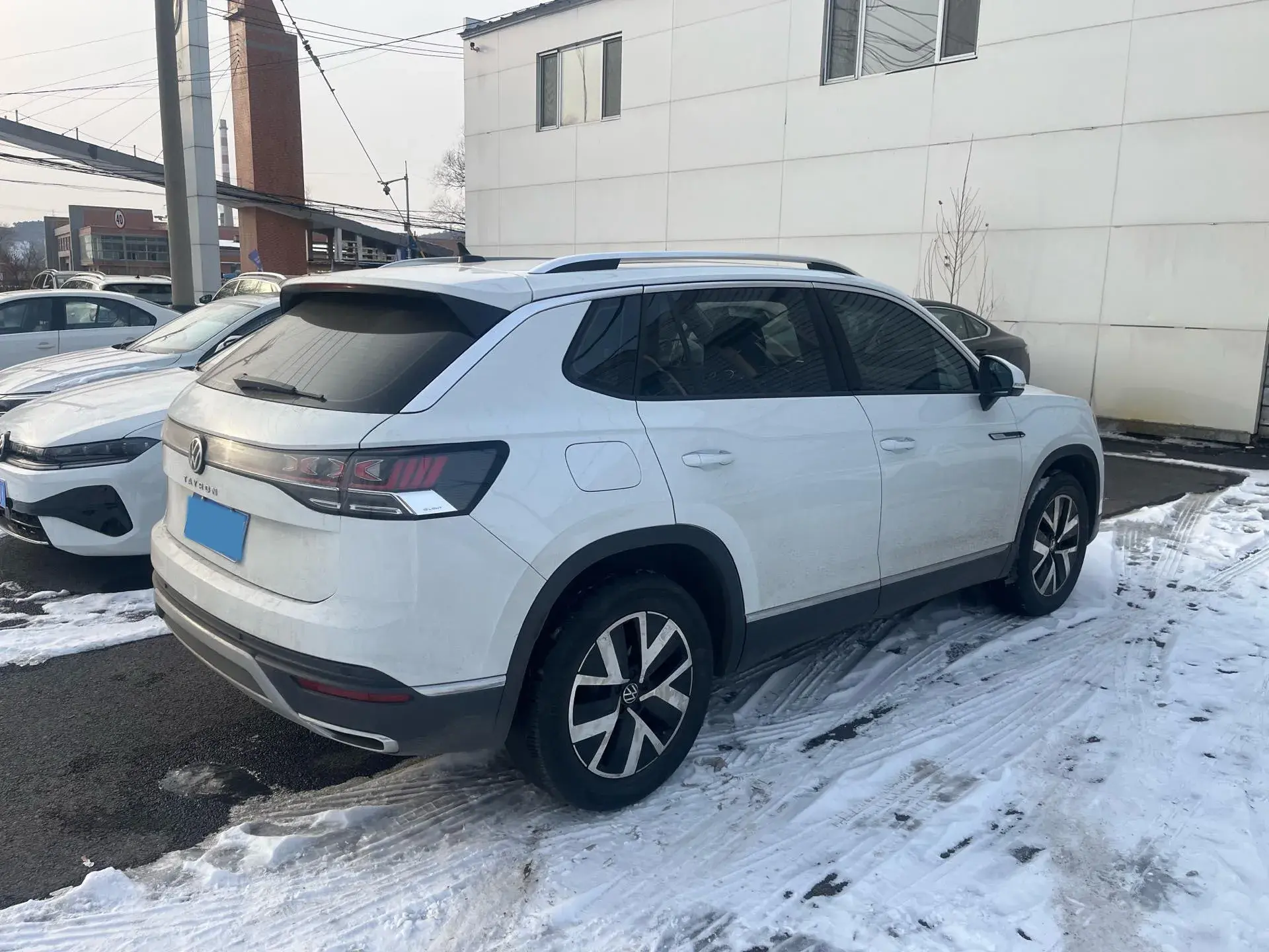 2023 VOLKSWAGEN TAYRON thumbnail 4