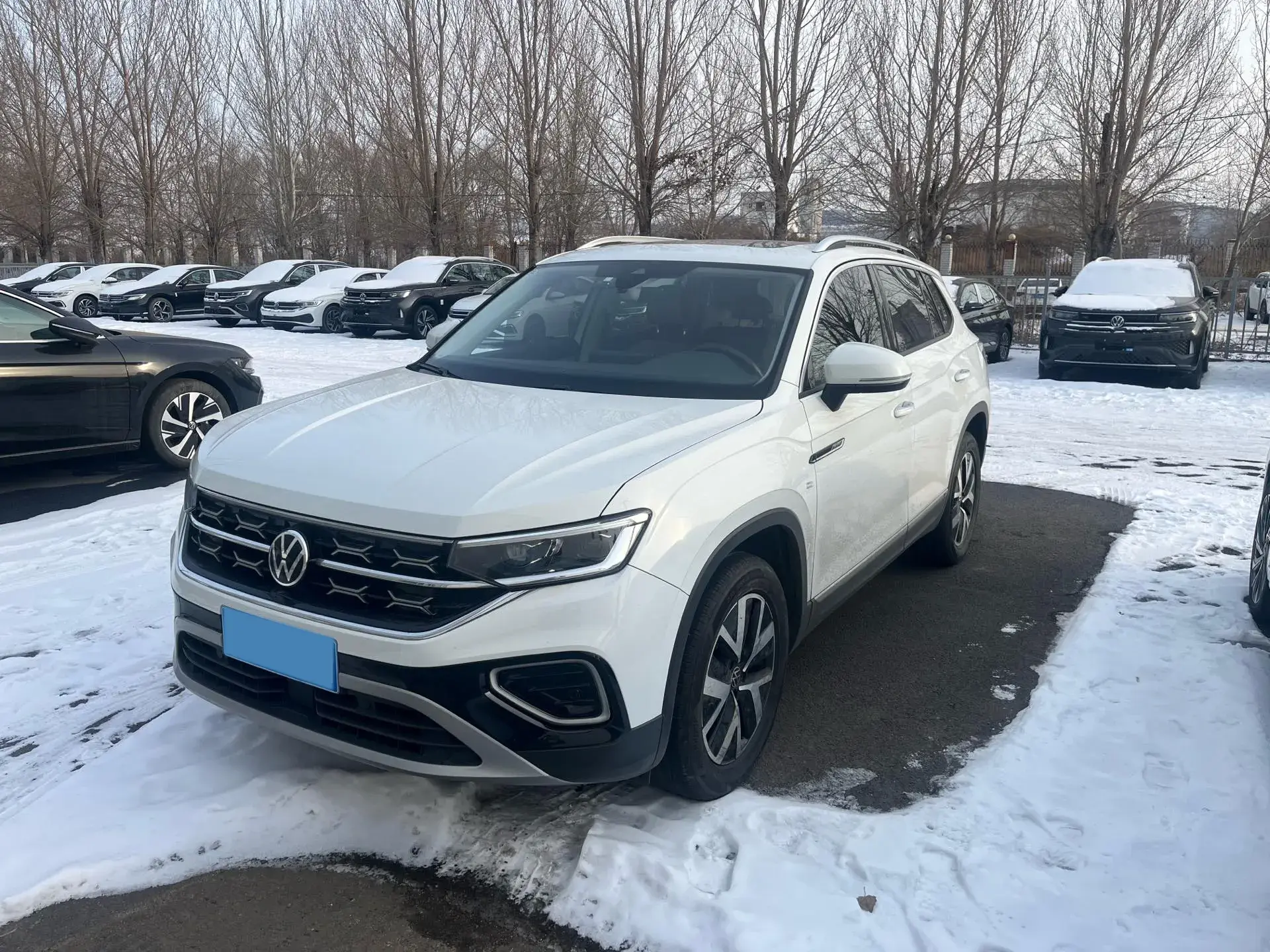 2023 VOLKSWAGEN TAYRON view 1