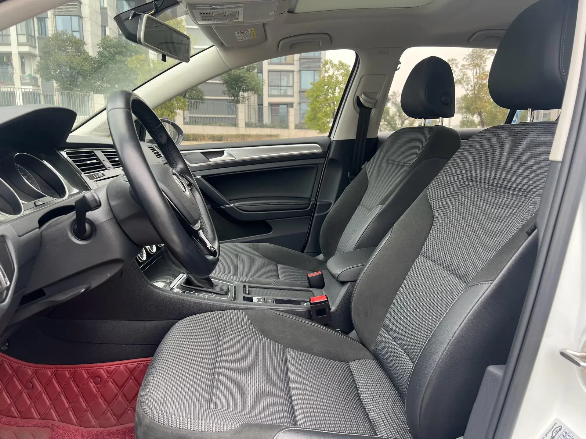 2020 VOLKSWAGEN GOLF thumbnail 4