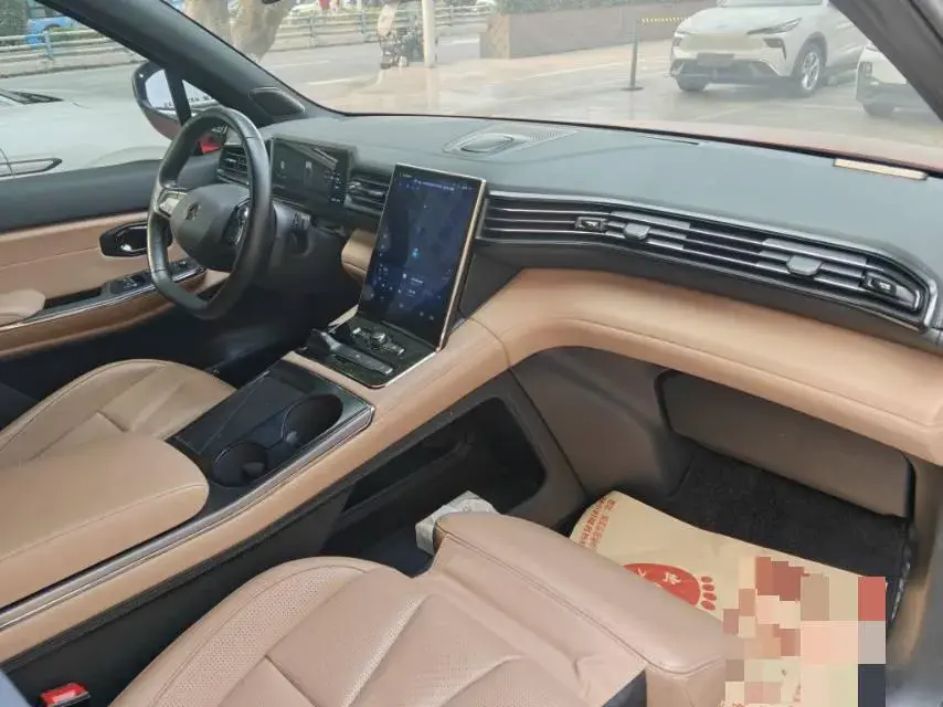 2020 NIO ES8 thumbnail 4