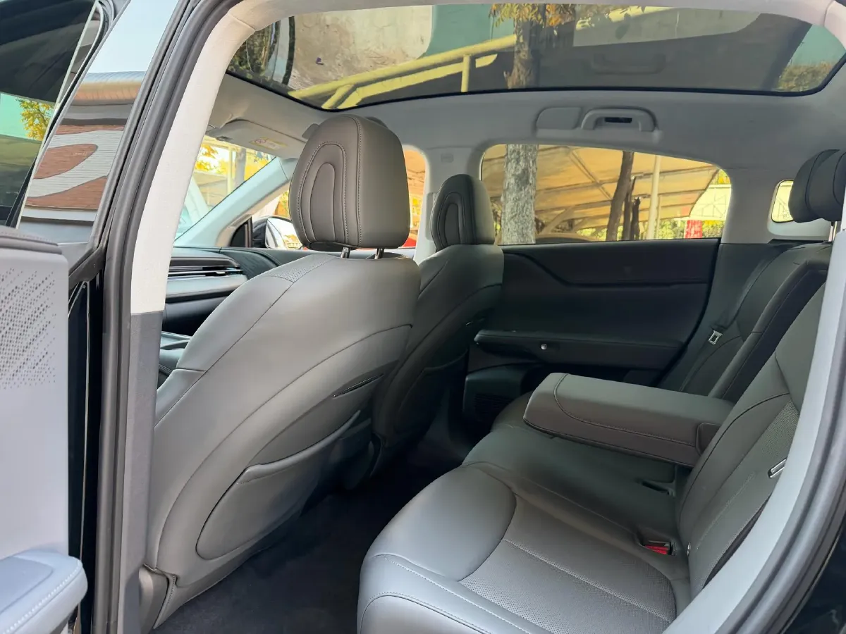 2025 Xpeng G6 BEV 68.5KWH,autocango,china used car exporter,china ev exporter,chinese used car exporter,chinese used ev exporter