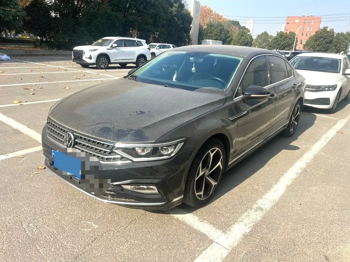 2023 VOLKSWAGEN MAGOTAN view 1