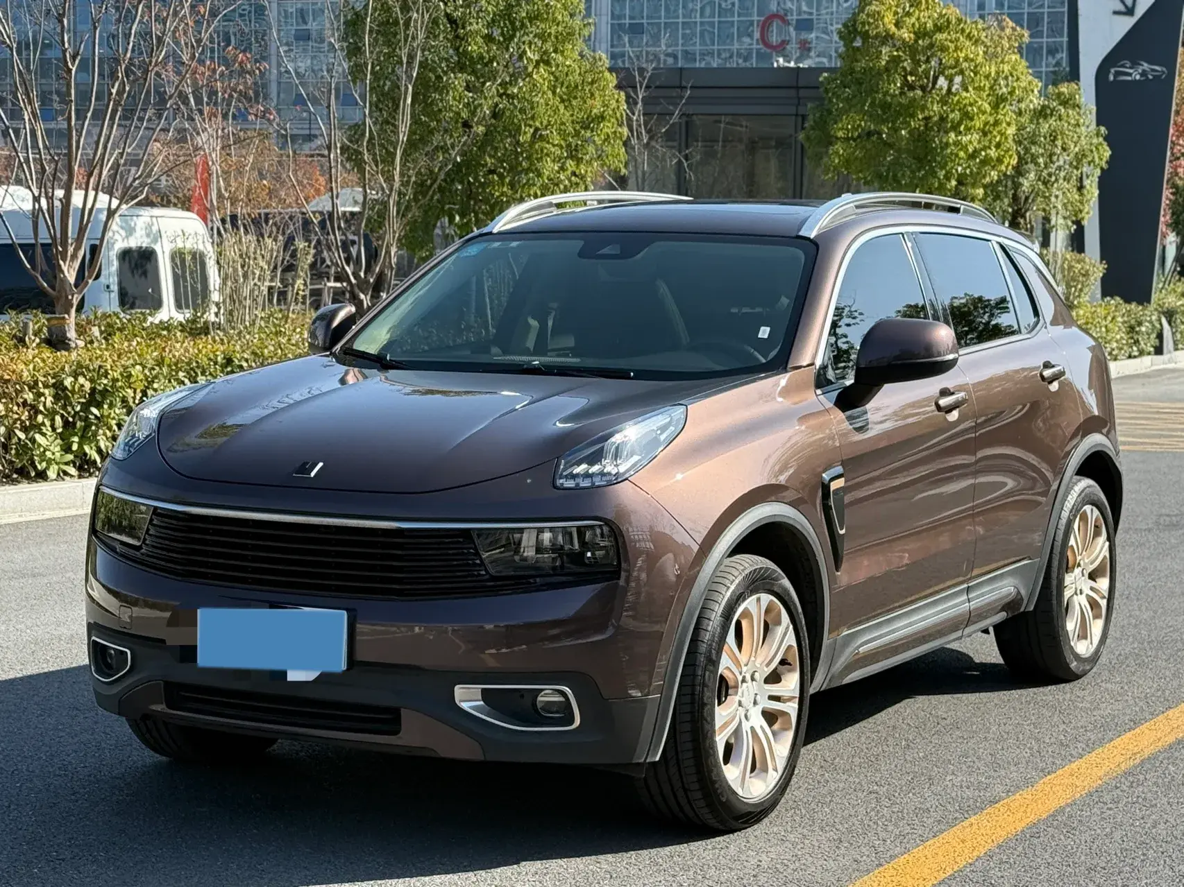2017 LYNK&CO 01 view 1
