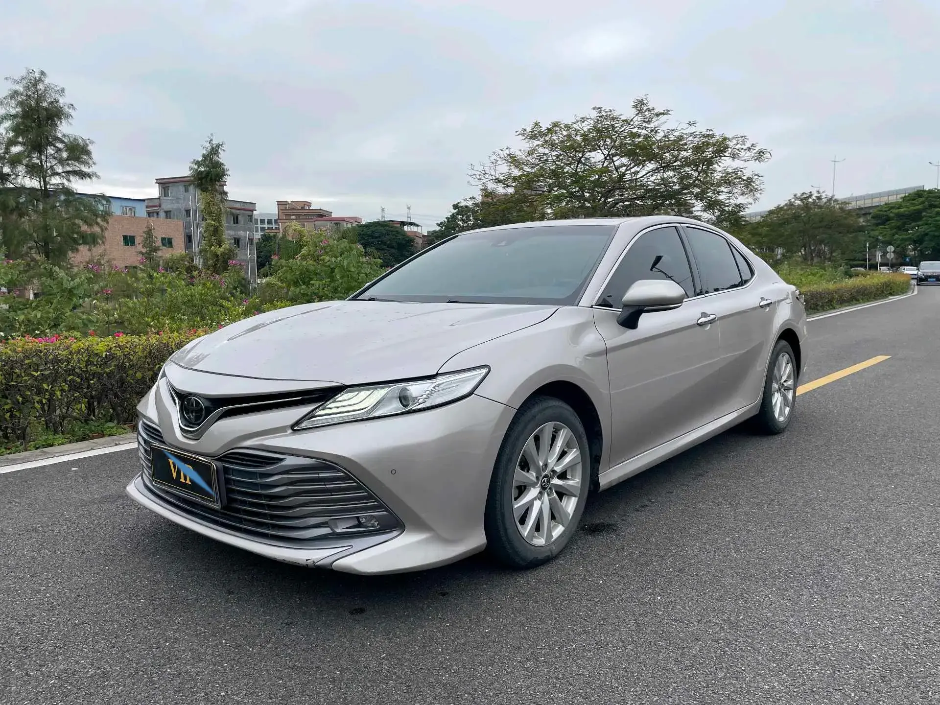 2019 TOYOTA CAMRY view 1