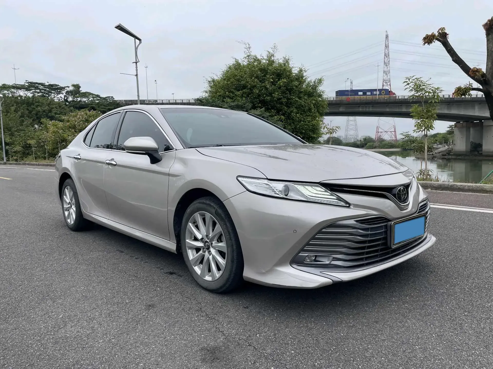 2019 TOYOTA CAMRY thumbnail 2