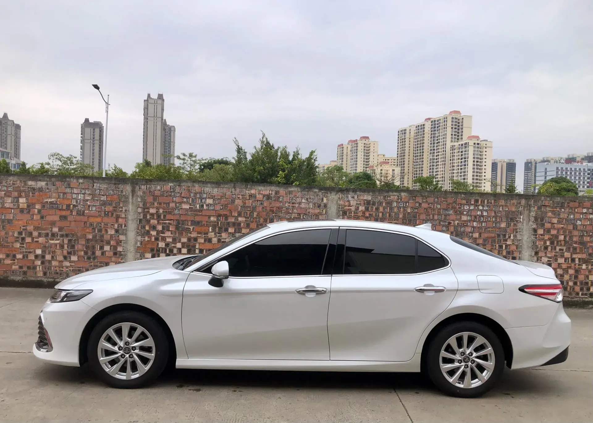 2021 TOYOTA CAMRY thumbnail 3