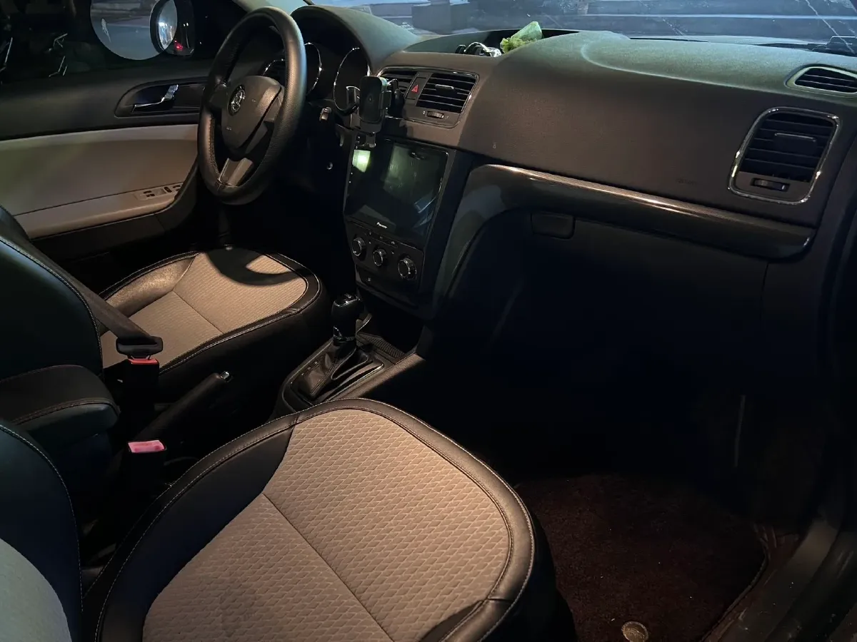 2017 Skoda Yeti 1.4T 150HP L4 7DCT,autocango,china used car exporter,china ev exporter,chinese used car exporter,chinese used ev exporter