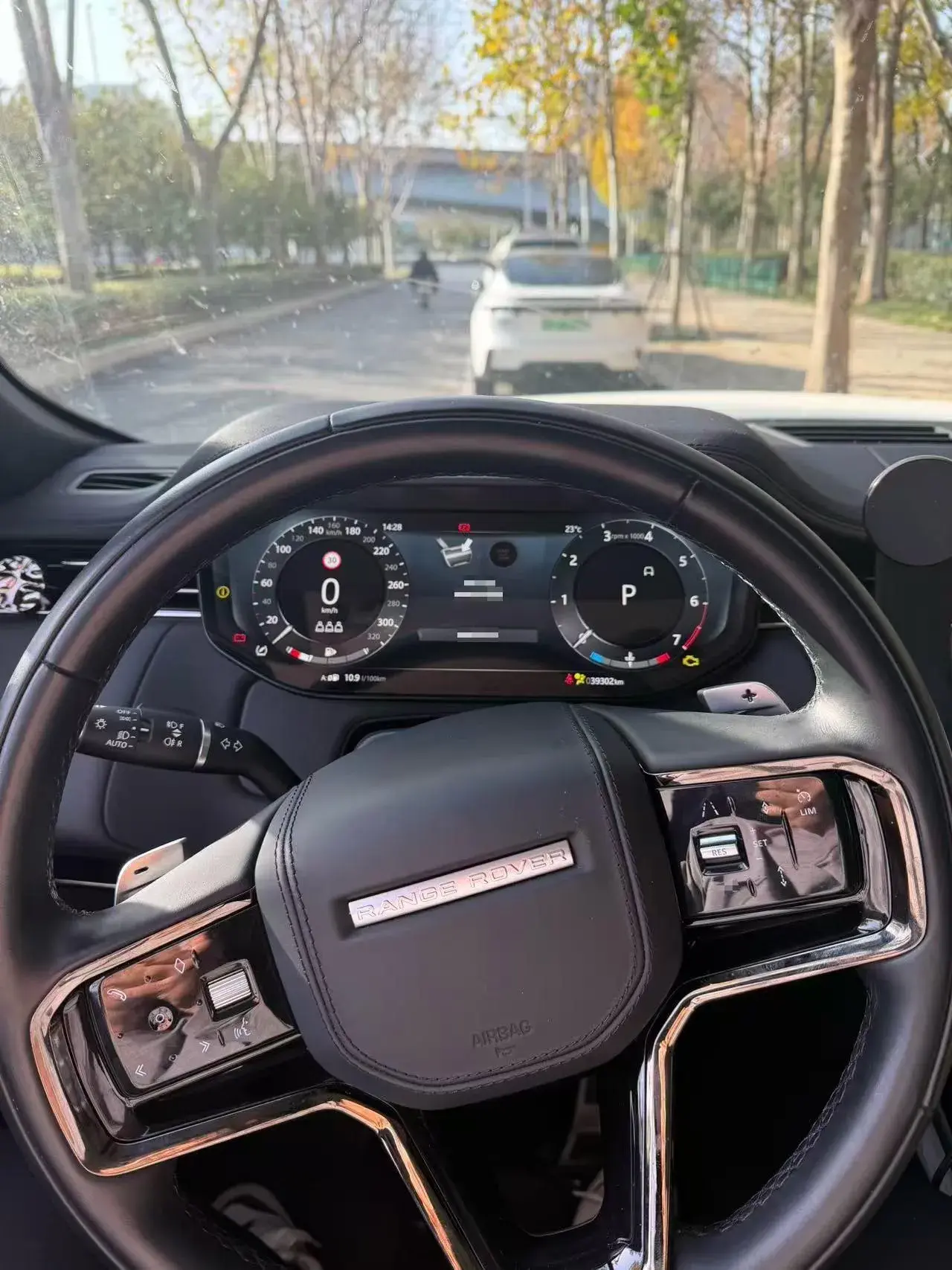 2023 LAND ROVER thumbnail 3