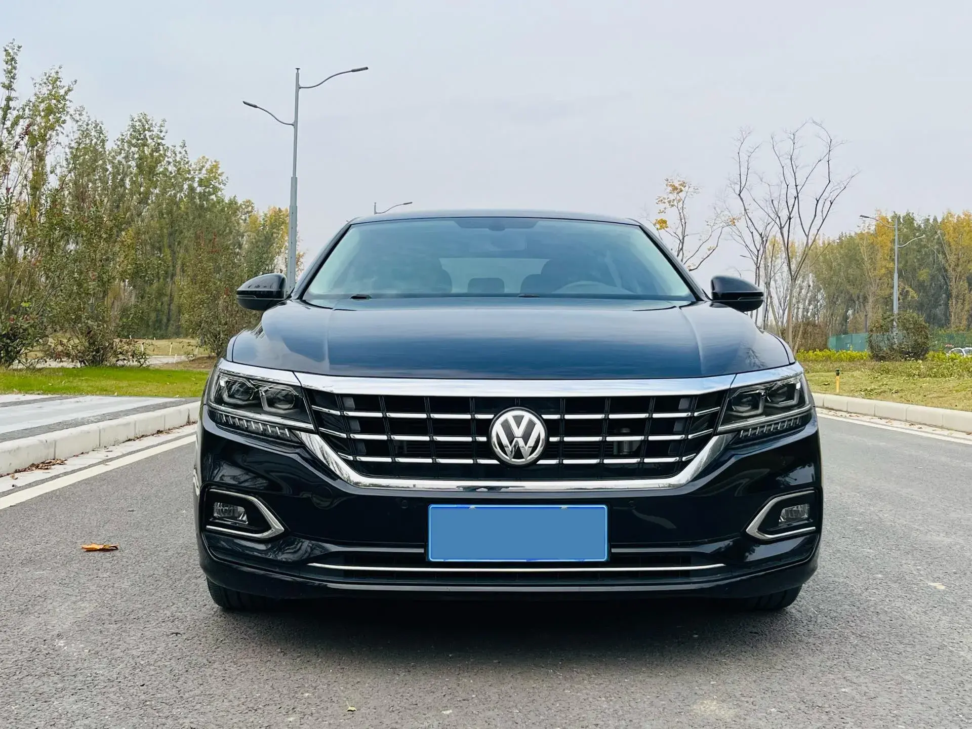 2019 VOLKSWAGEN PASSAT thumbnail 3