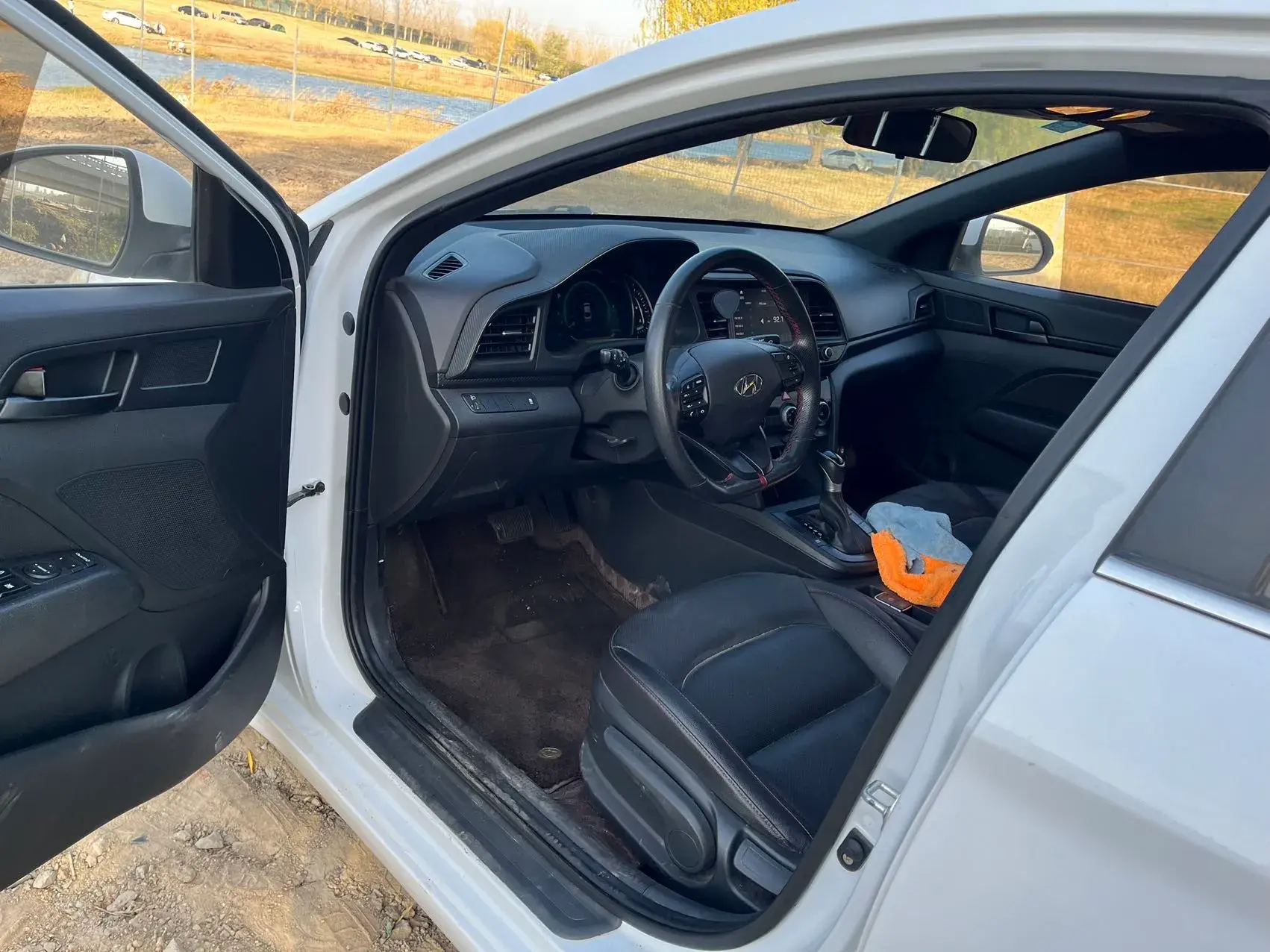 2019 HYUNDAI ELANTRA thumbnail 3