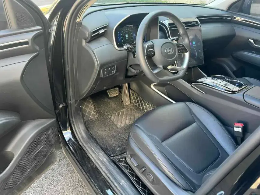 2021 HYUNDAI TUCSON thumbnail 4