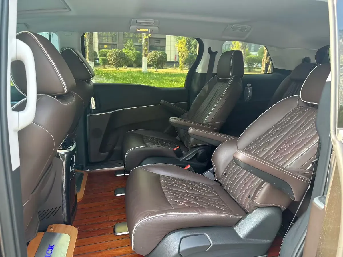 2022 Buick GL8 2.0T 237HP L4 9AT,autocango,china used car exporter,china ev exporter,chinese used car exporter,chinese used ev exporter