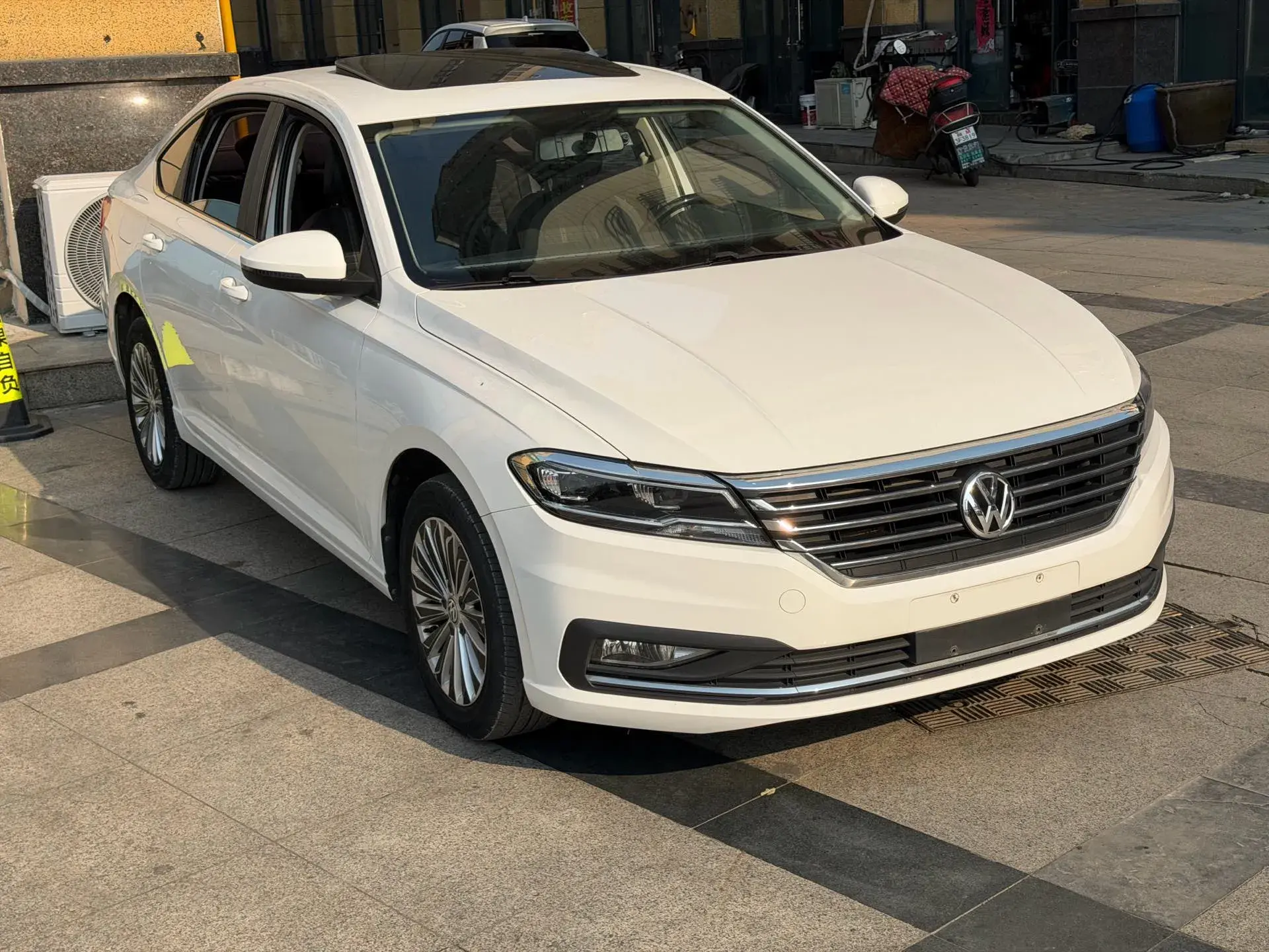 2019 VOLKSWAGEN LAVIDA thumbnail 2