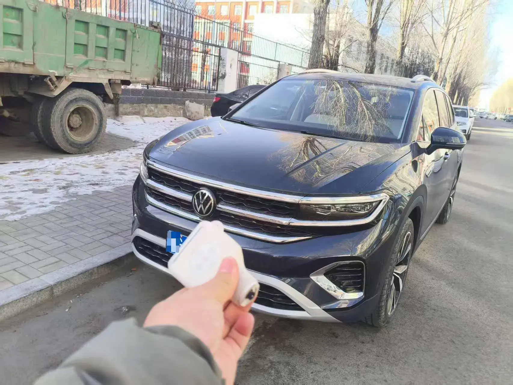 2022 VOLKSWAGEN TALAGON view 1