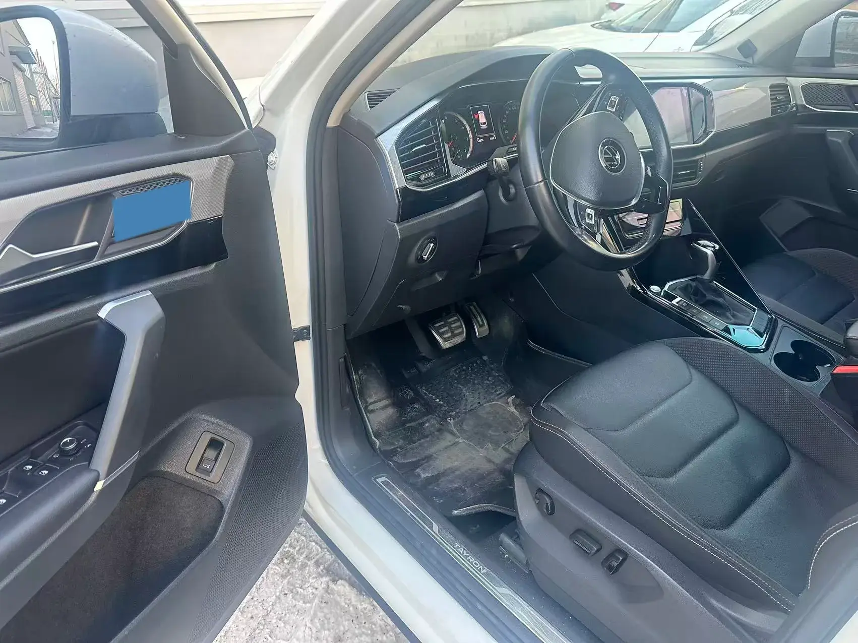 2022 VOLKSWAGEN TAYRON thumbnail 4