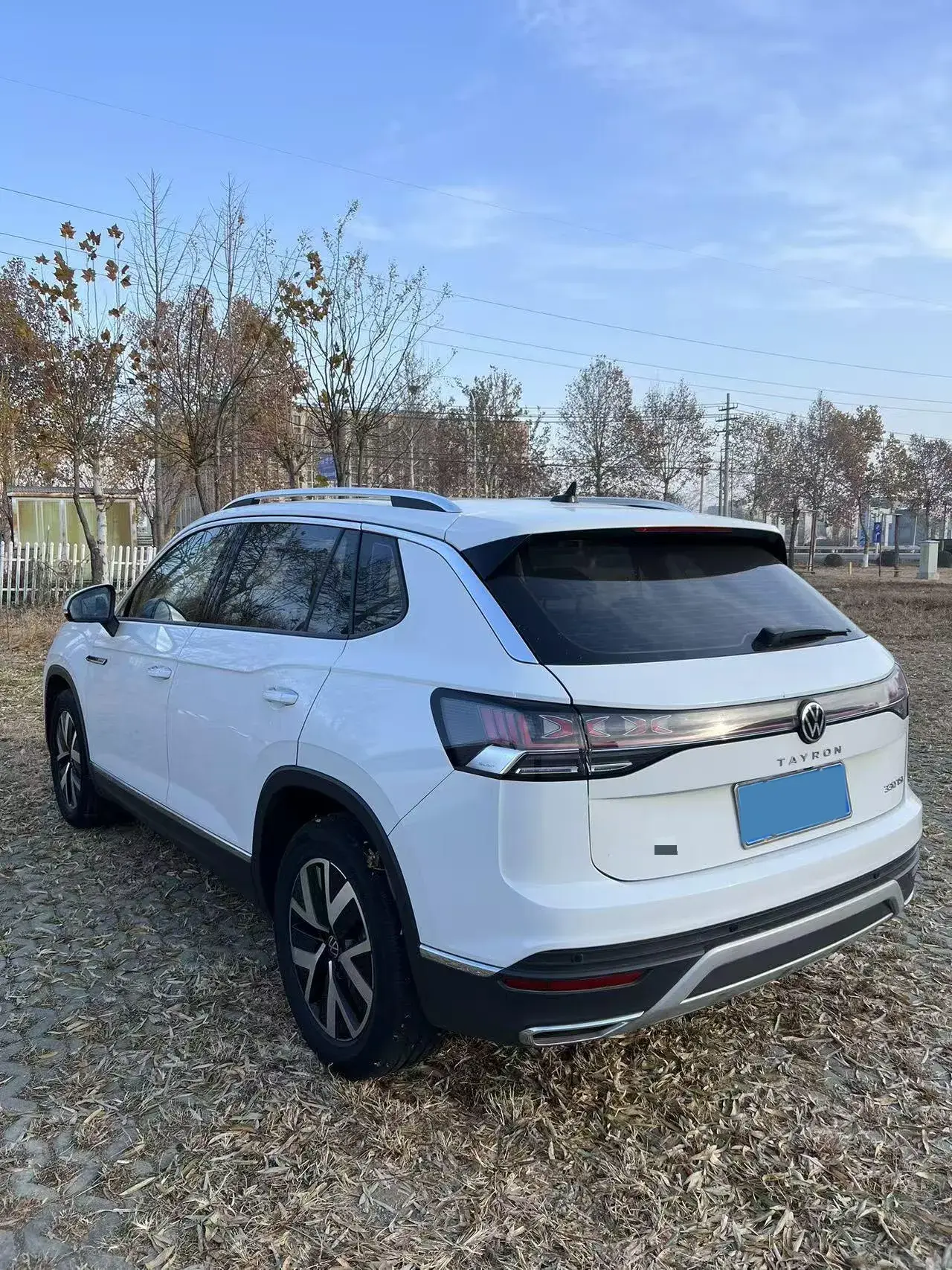 2023 VOLKSWAGEN TAYRON thumbnail 4