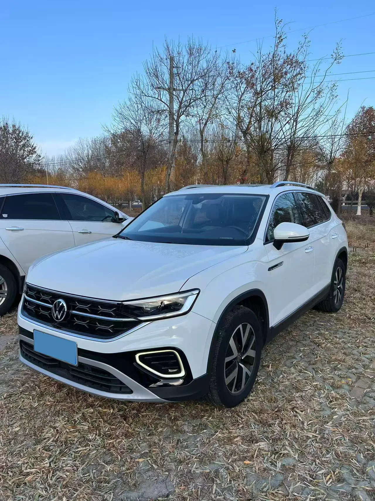 2023 VOLKSWAGEN TAYRON view 1