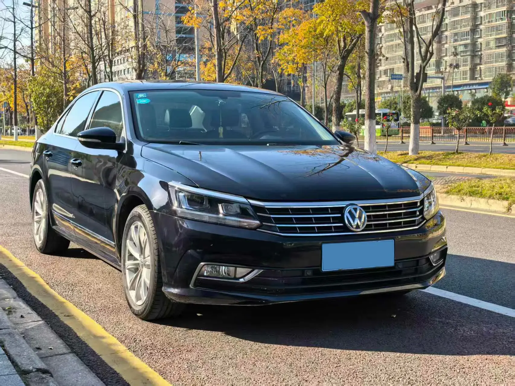 2016 VOLKSWAGEN PASSAT thumbnail 3