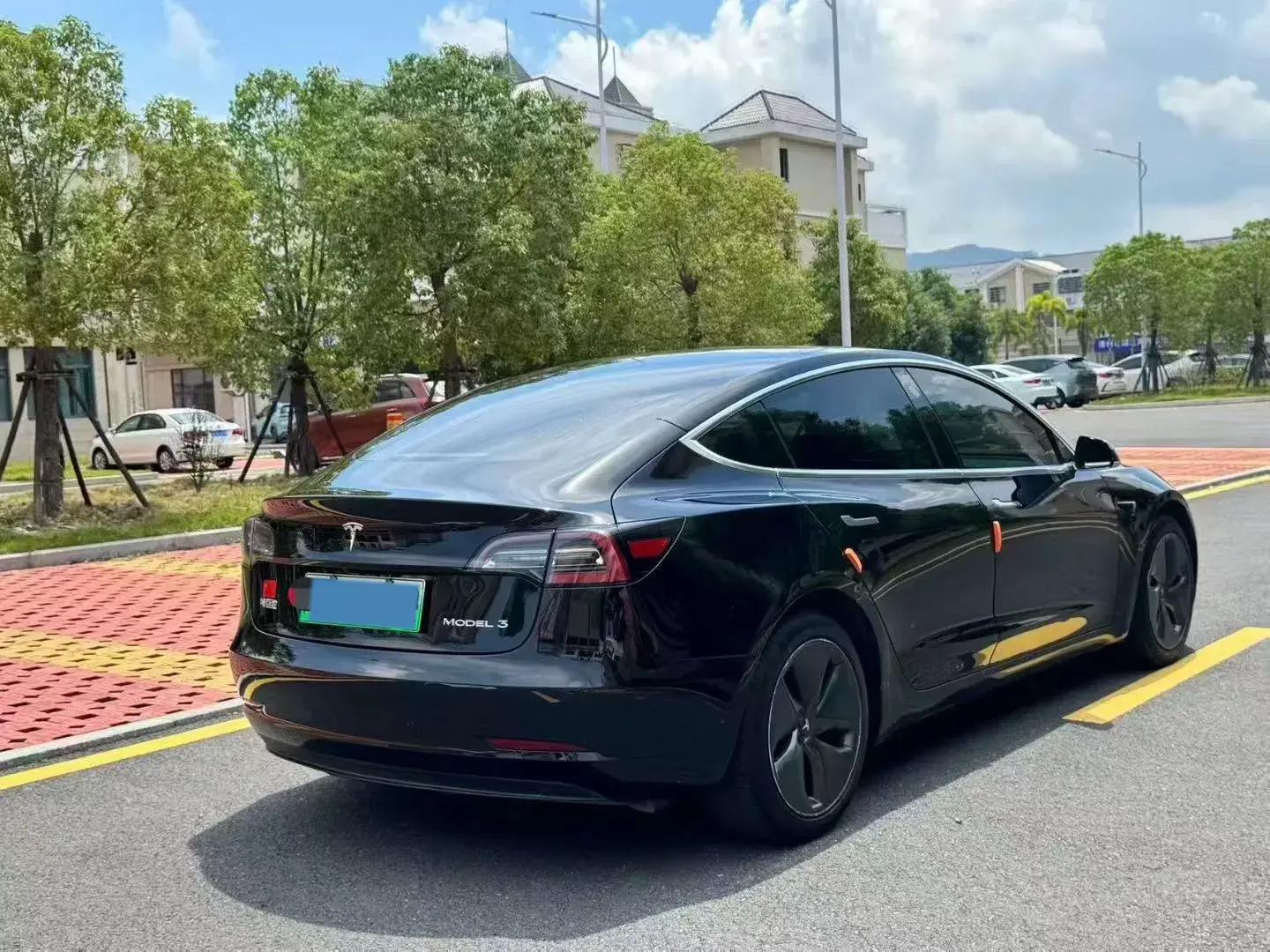 2019 TESLA MODEL thumbnail 4