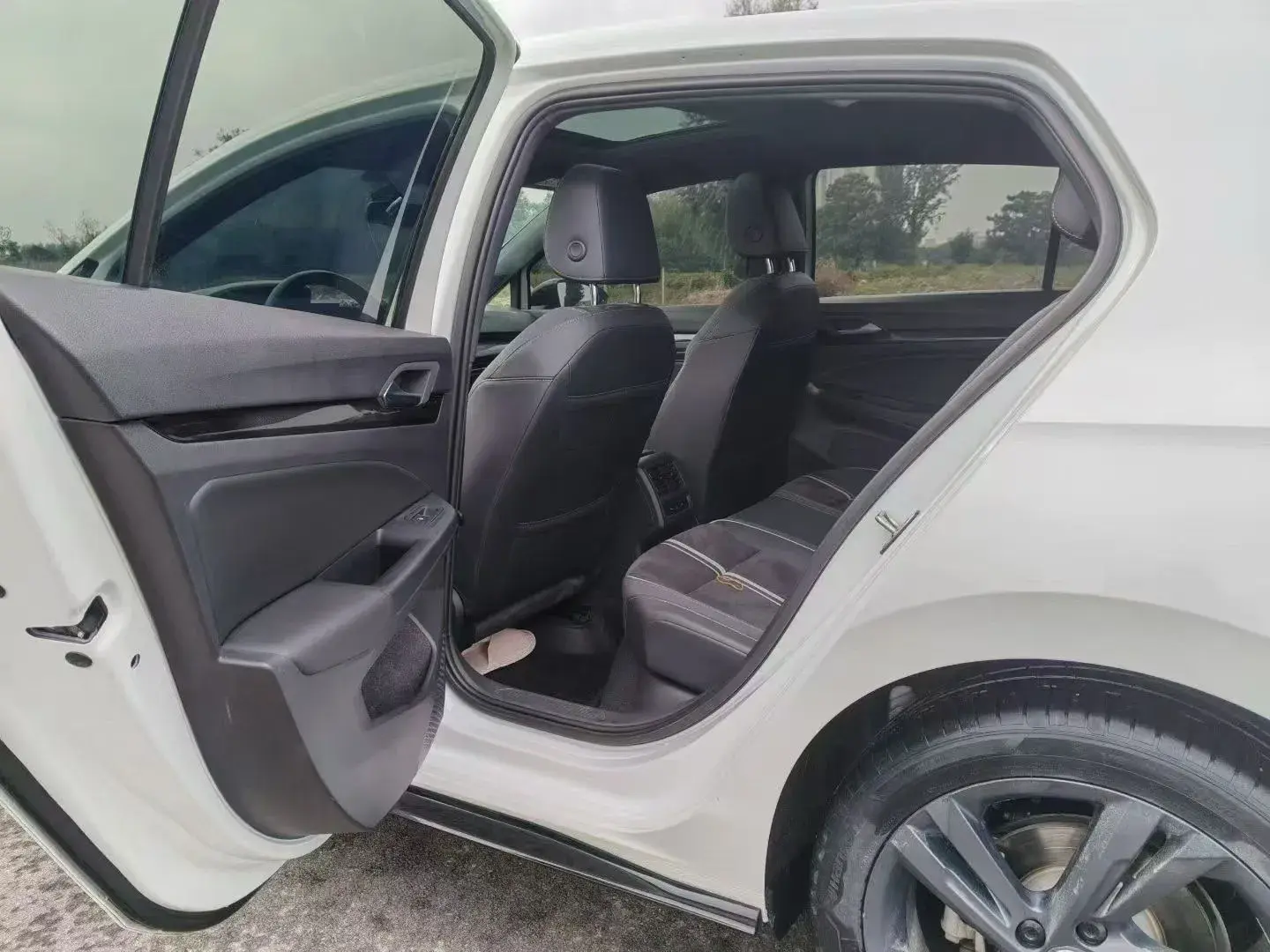 2023 VOLKSWAGEN GOLF thumbnail 3