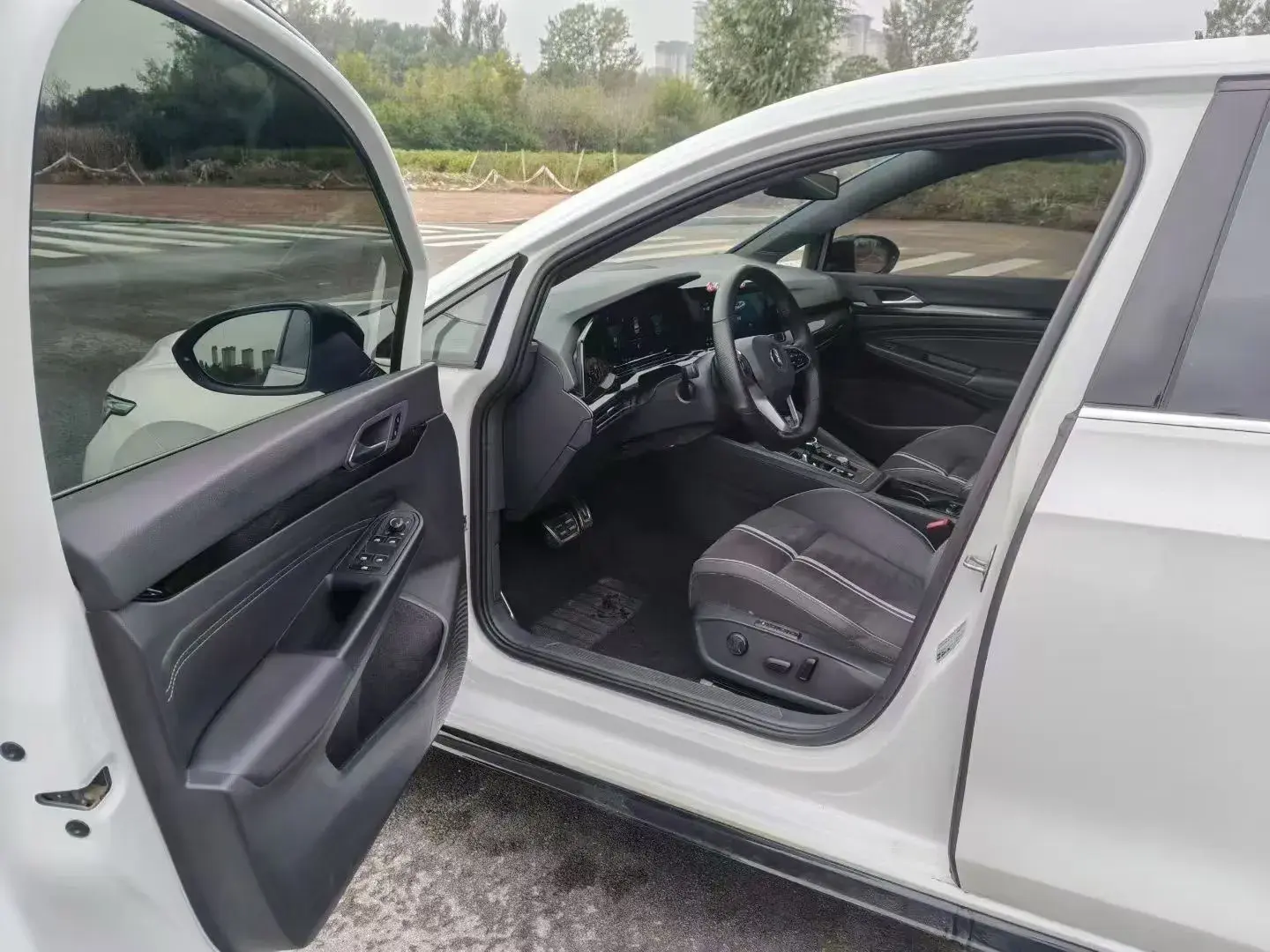 2023 VOLKSWAGEN GOLF thumbnail 2