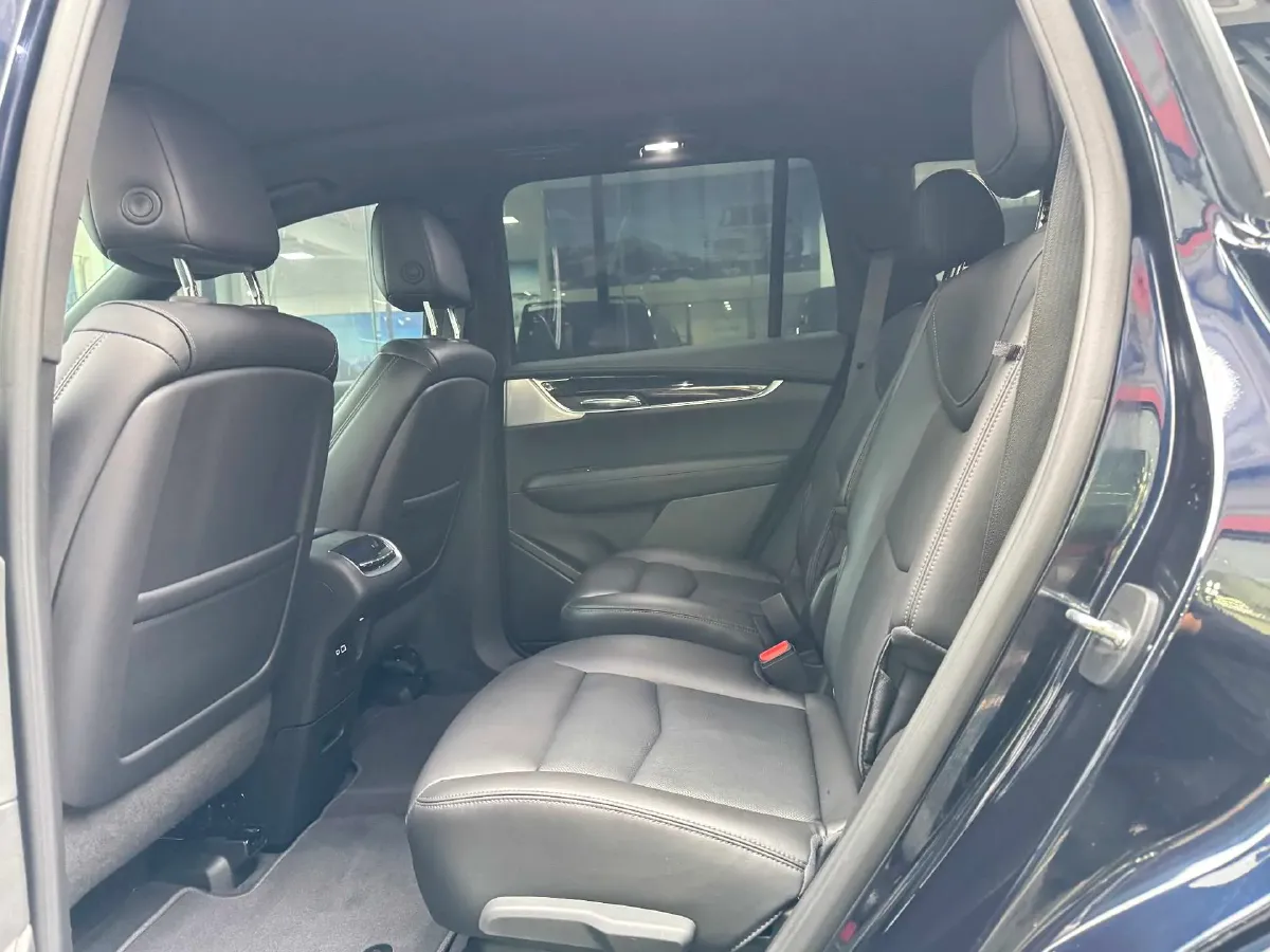 2022 Cadillac XT6 2.0T 237HP L4 9AT,autocango,china used car exporter,china ev exporter,chinese used car exporter,chinese used ev exporter