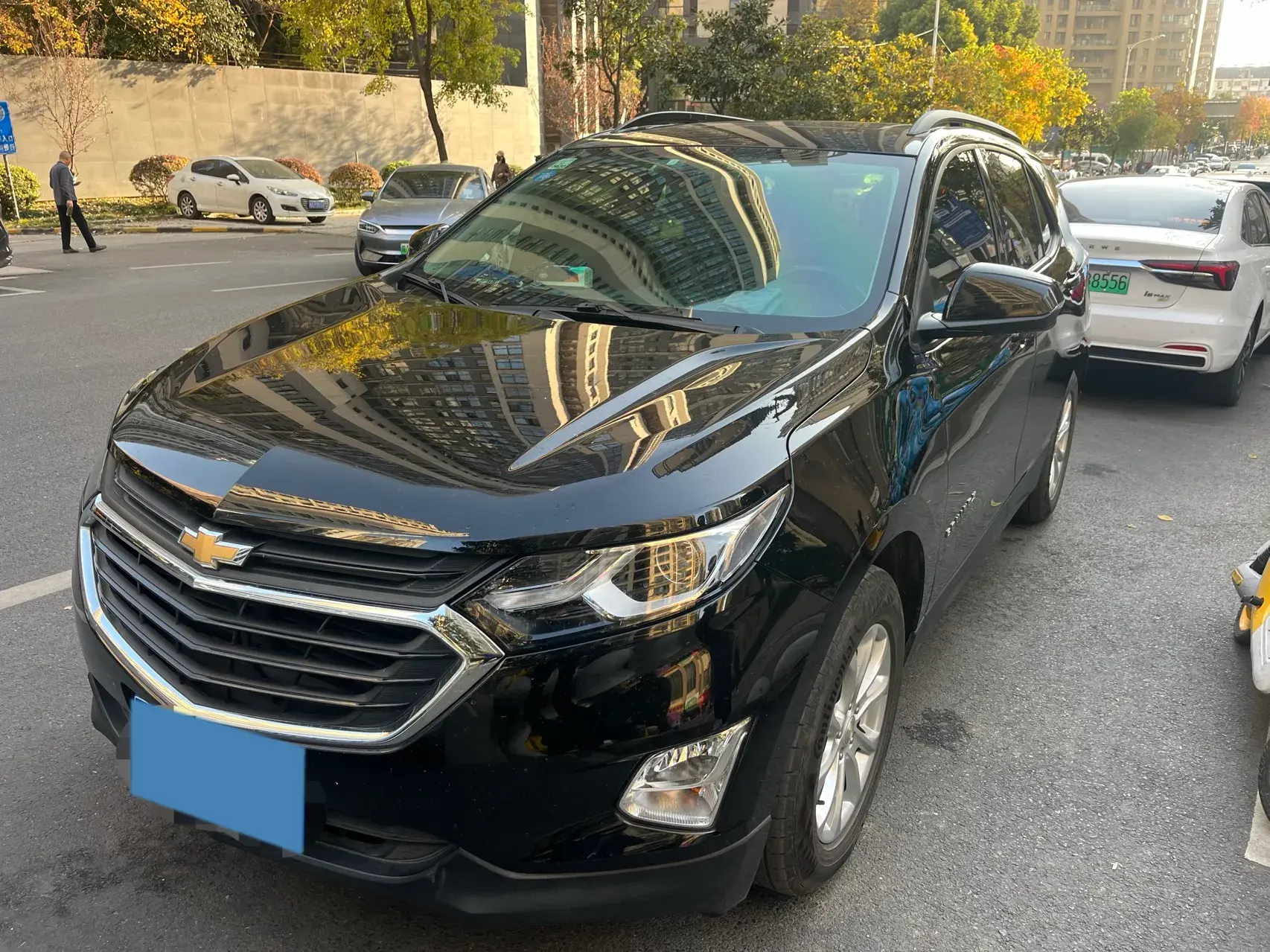 2019 CHEVROLET EQUINOX view 1