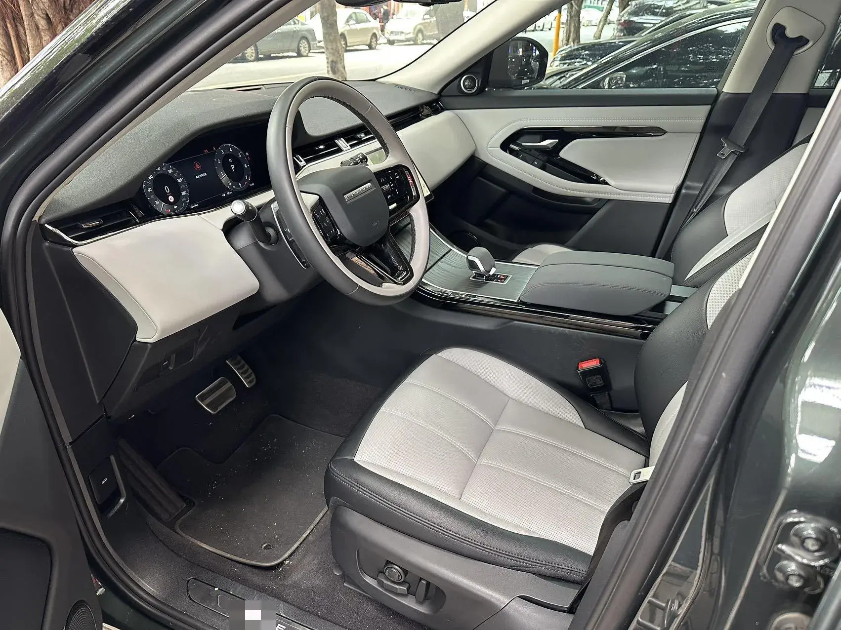 2024 LAND ROVER thumbnail 3