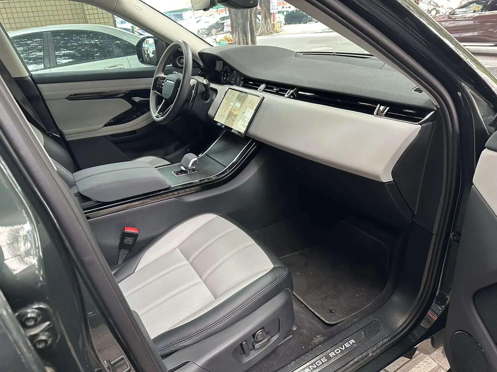 2024 LAND ROVER thumbnail 4