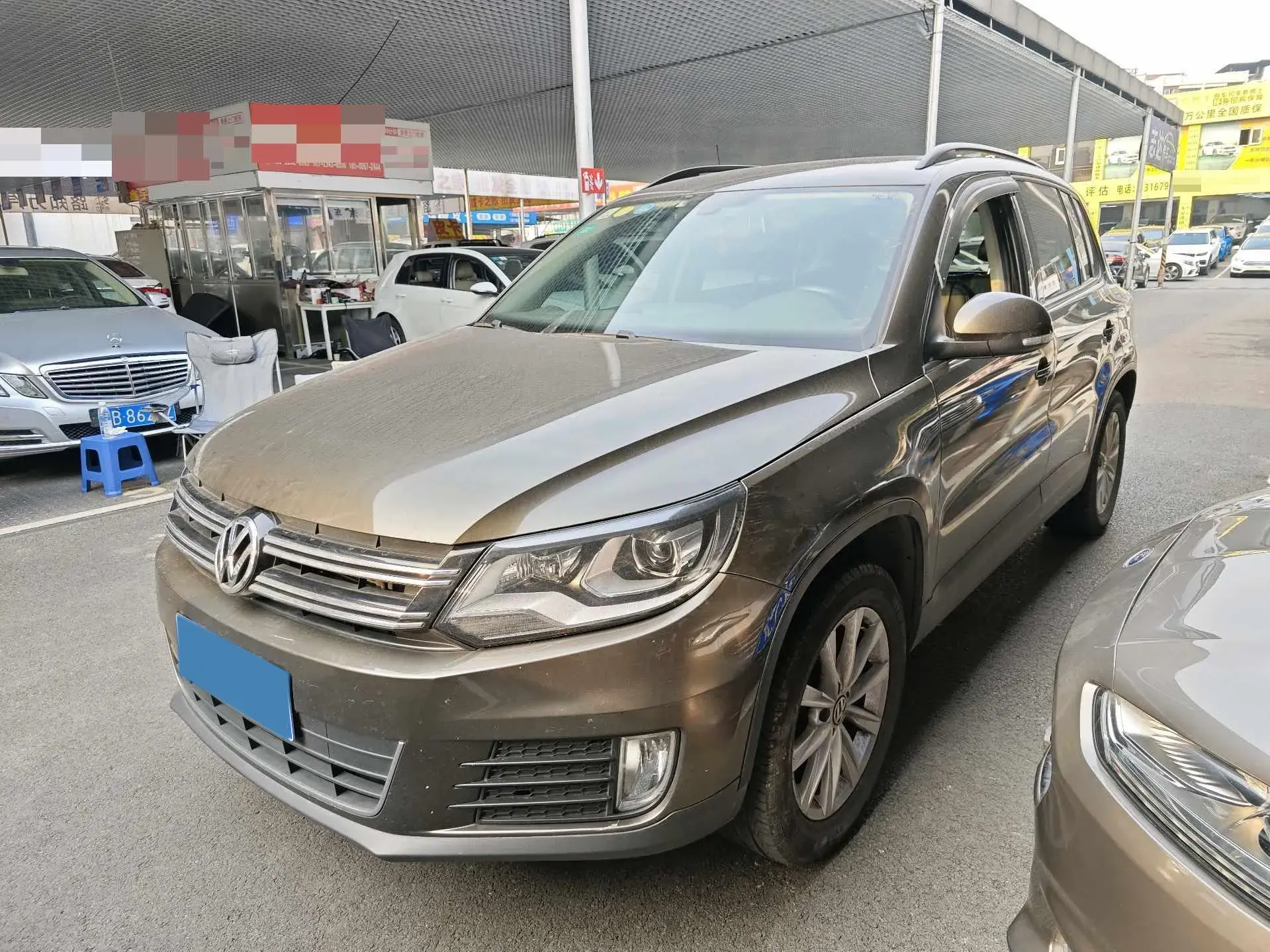 2017 VOLKSWAGEN TIGUAN view 1