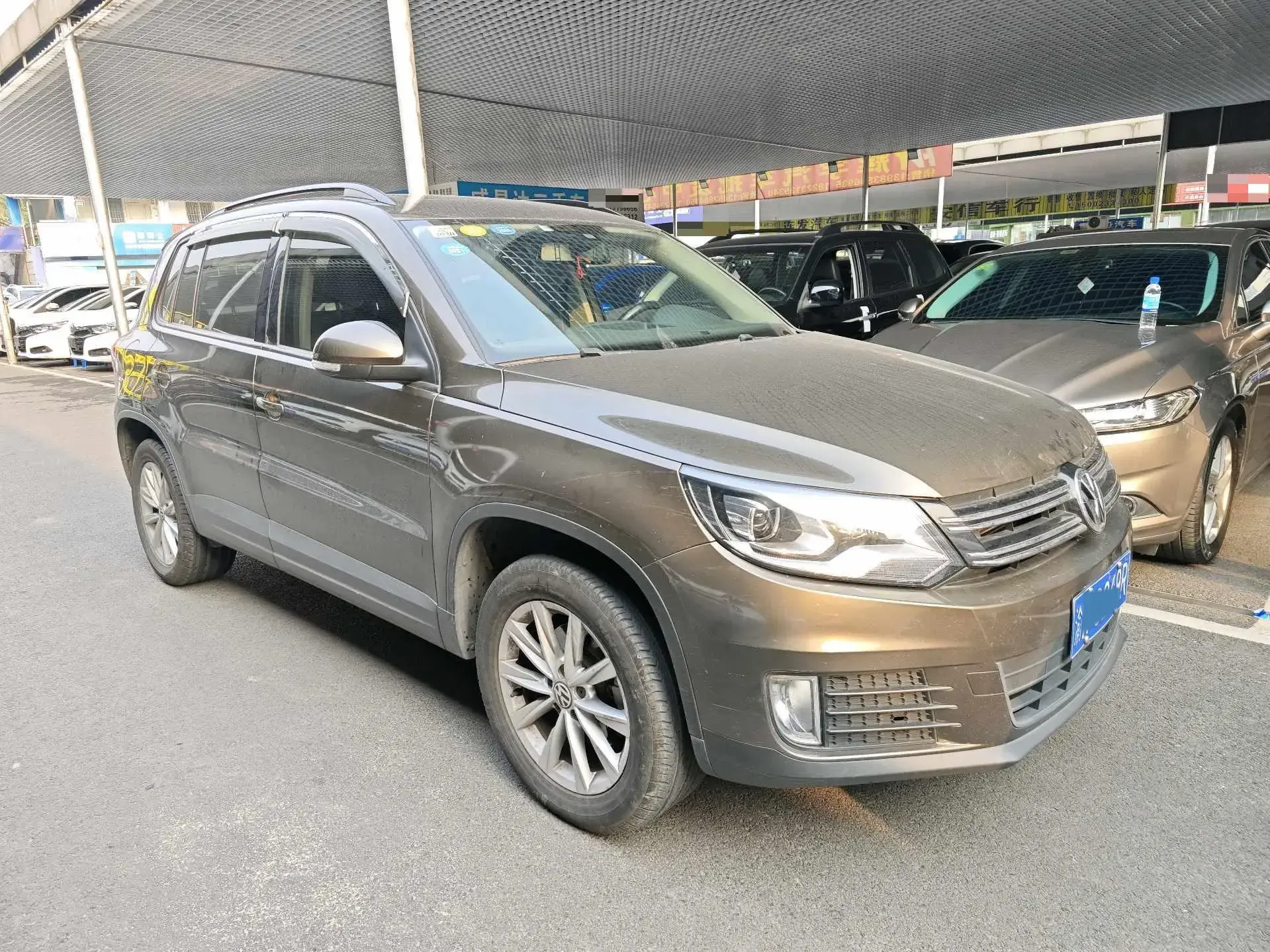2017 VOLKSWAGEN TIGUAN thumbnail 3