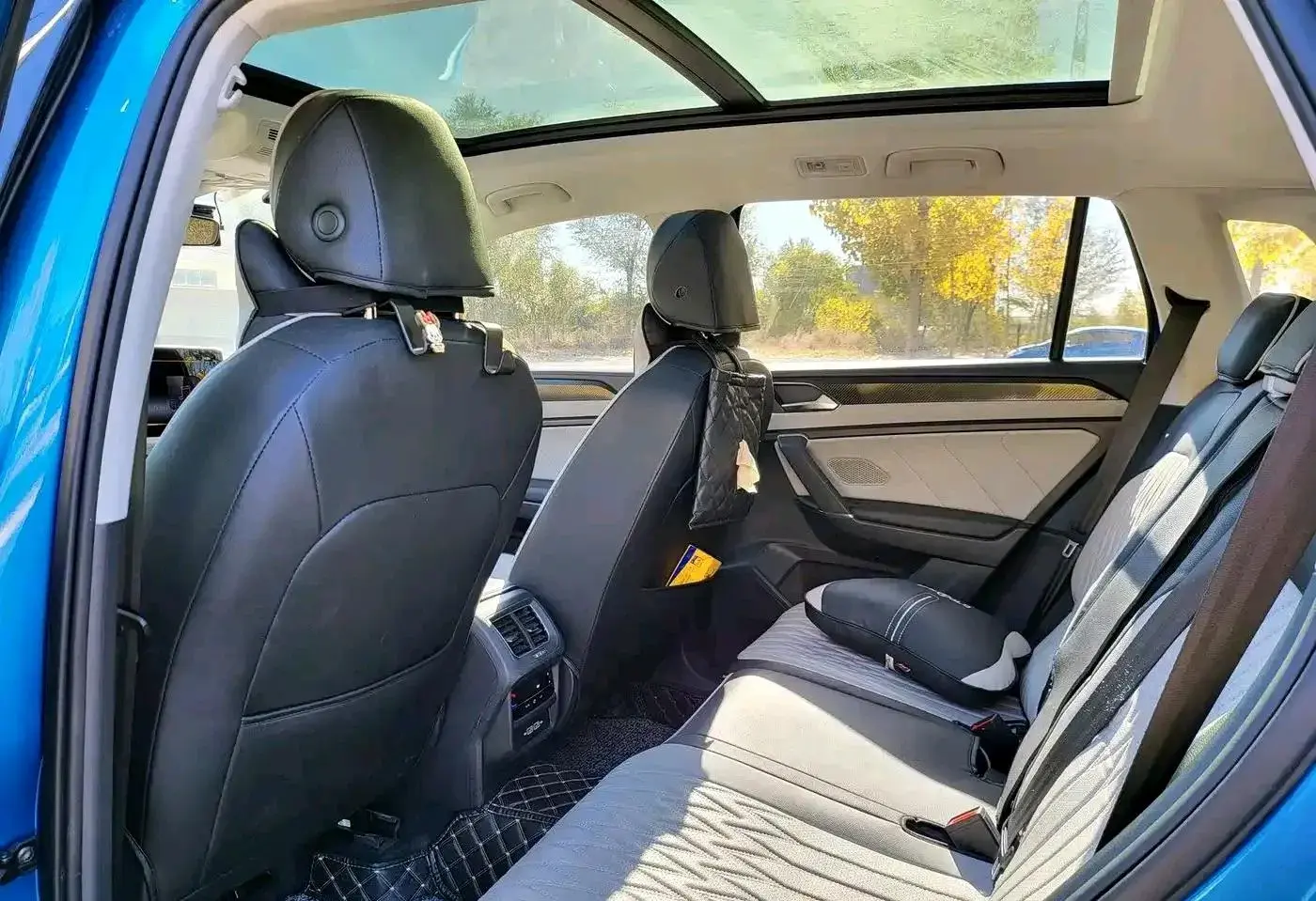 2023 VOLKSWAGEN TAYRON thumbnail 3