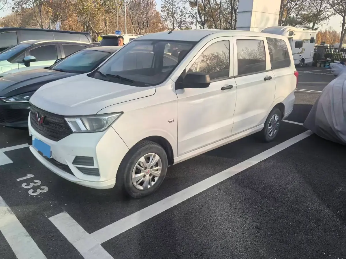 2021 WuLing HongGuang 1.5L 99HP L4 6MT