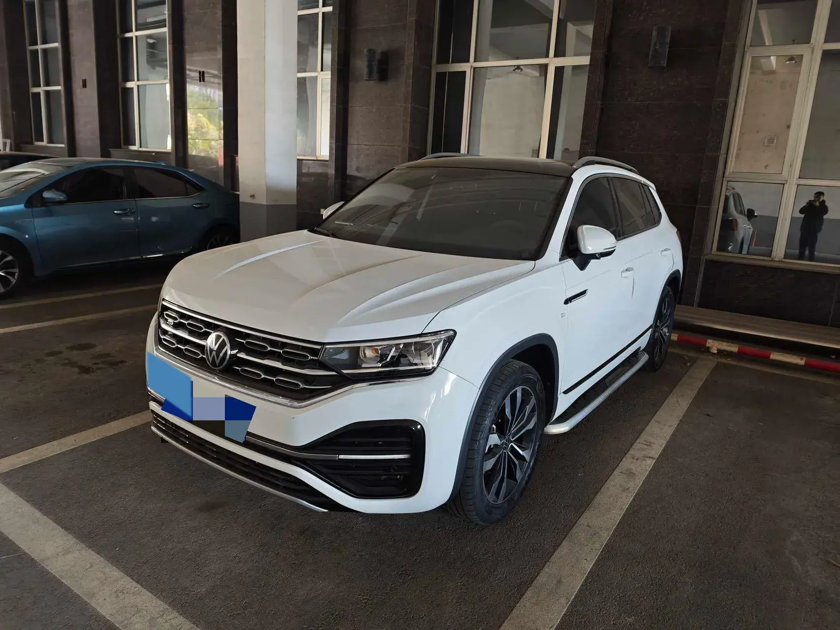 2022 VOLKSWAGEN TAYRON view 1