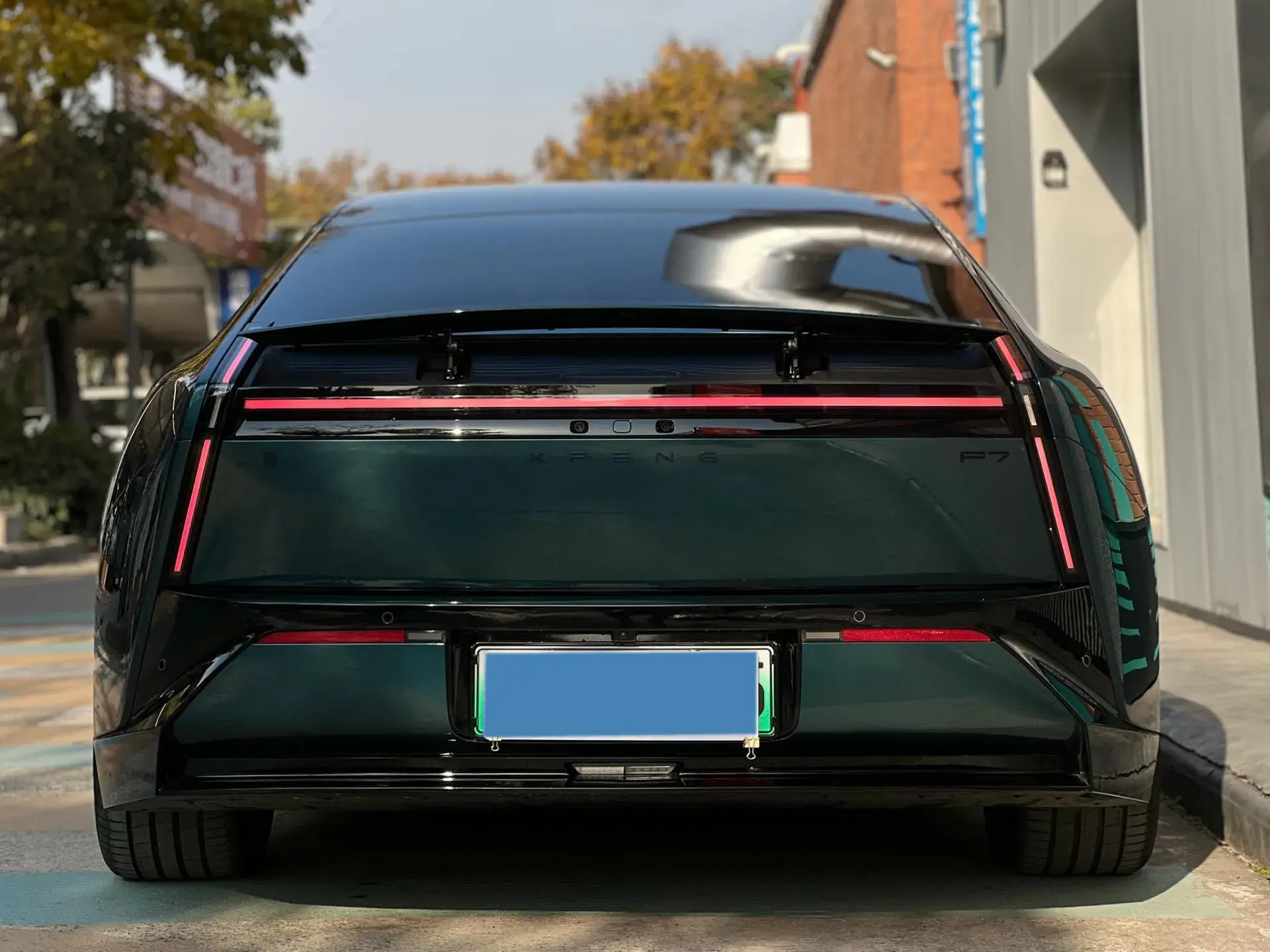 2025 XPENG P7 thumbnail 3