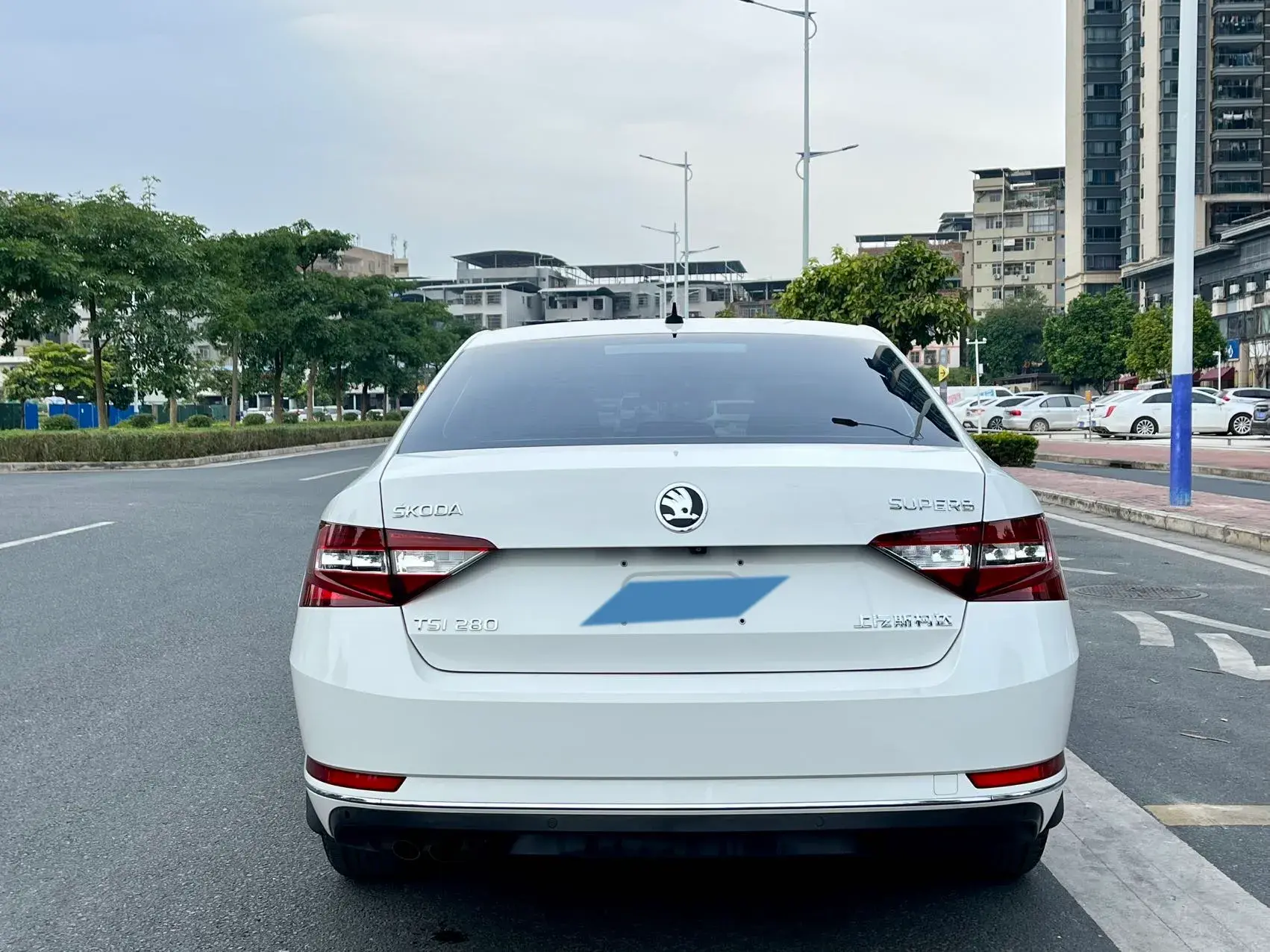 2018 SKODA SUPERB thumbnail 4