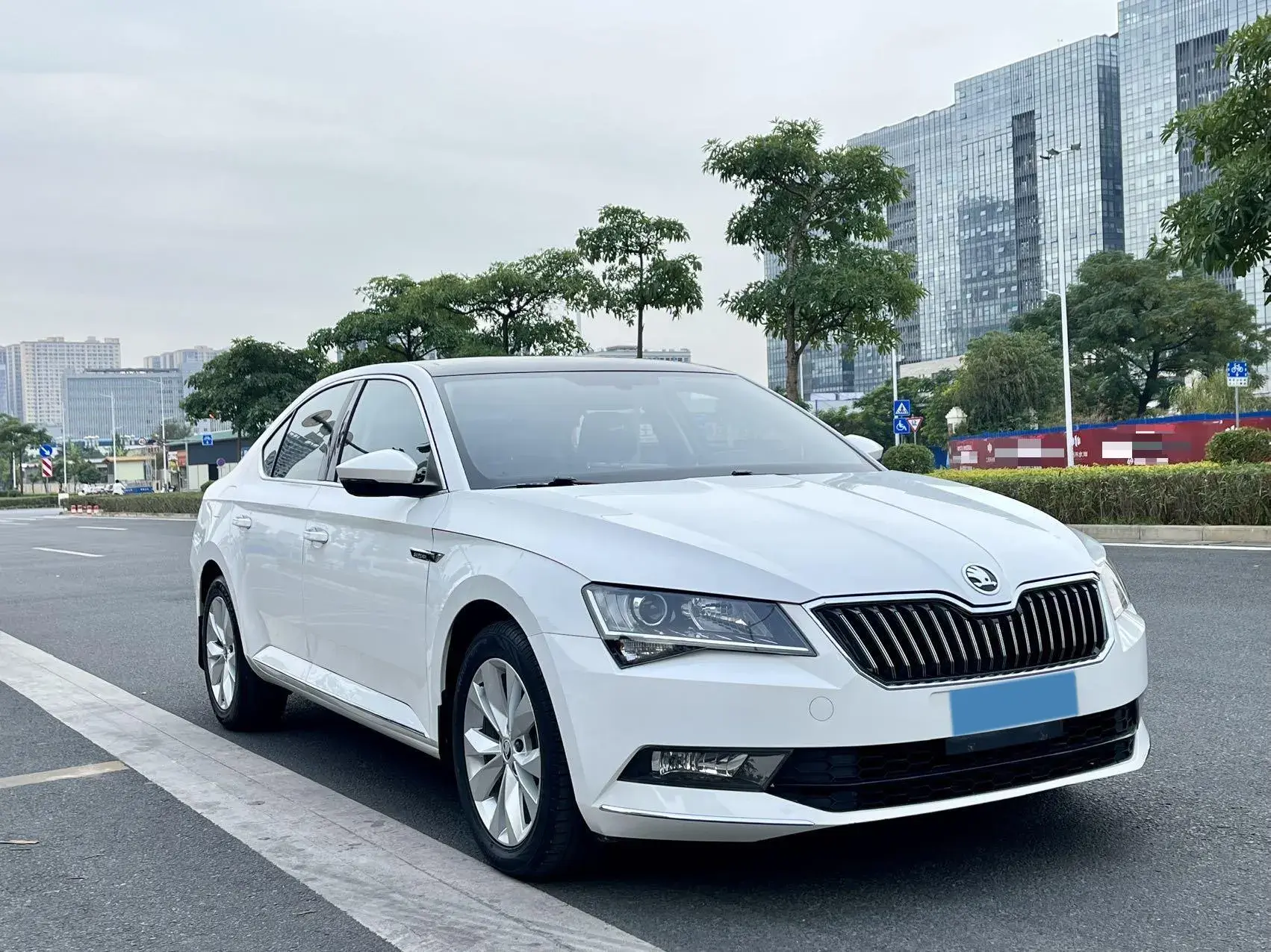 2018 SKODA SUPERB thumbnail 3