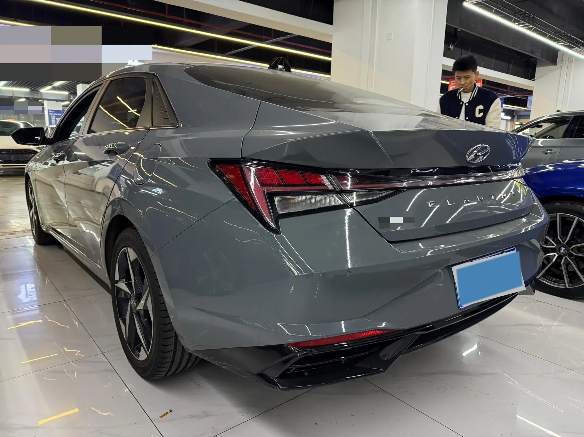 2022 HYUNDAI ELANTRA thumbnail 3